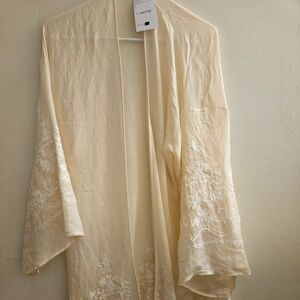 One Size Fits All Elegant Cream‎ Kimono